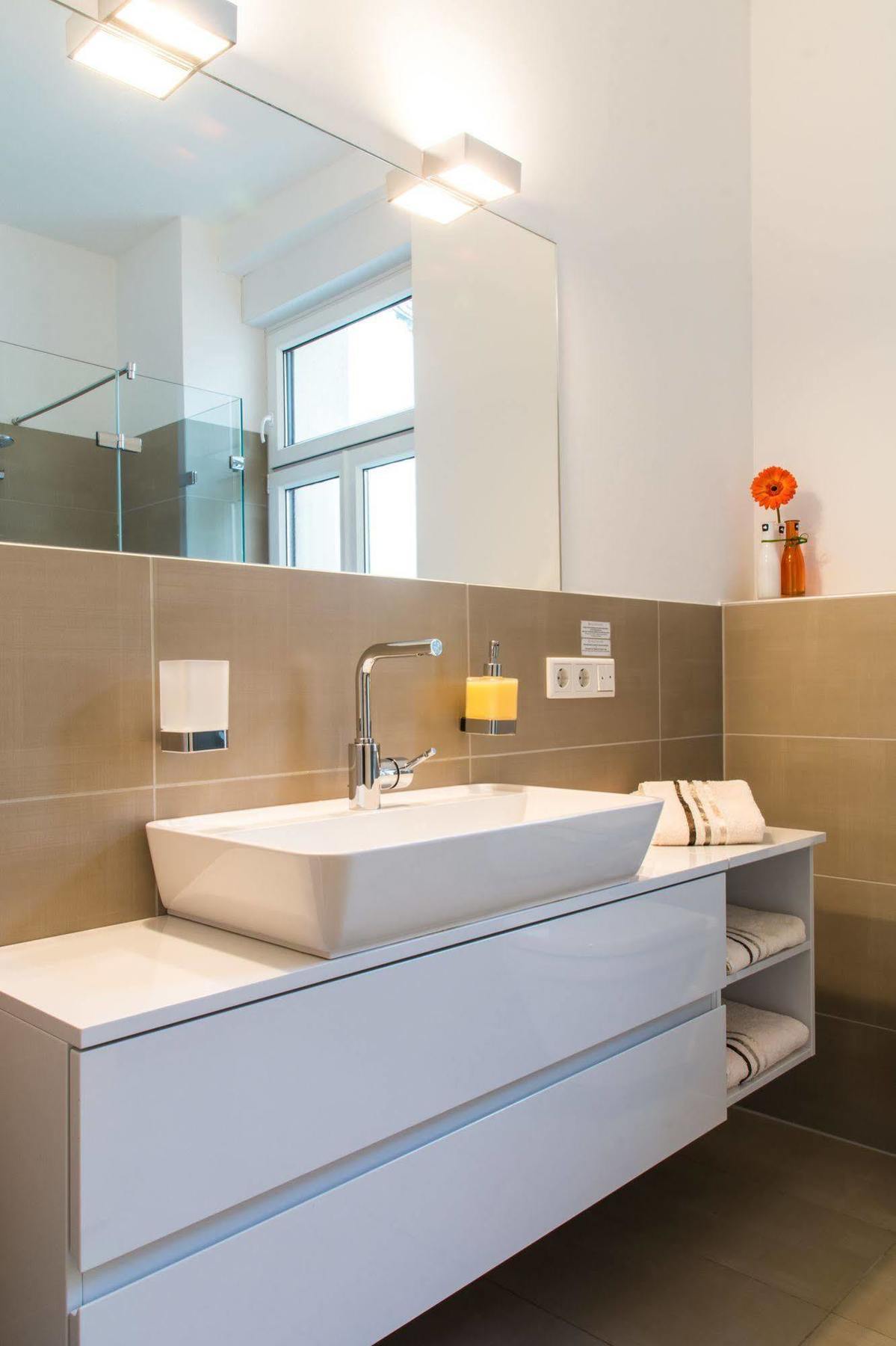 Helvetia Suites Dusseldorf Exterior photo